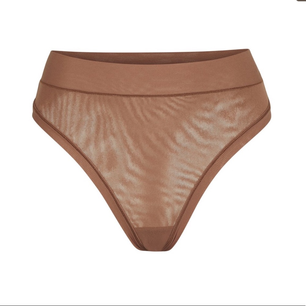 Skims Mesh Thong in Jasper